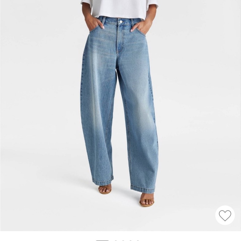 KBB by KAHLANA Women's High-Rise
The Barrel Leg Jean- Vintage Wash Size 0